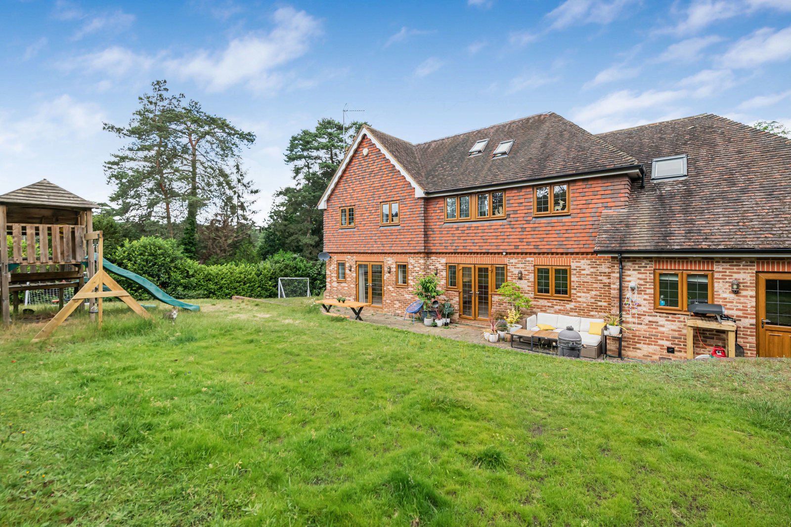 Vale Wood Drive, Lower Bourne, Farnham, Surrey, GU10, photo 19