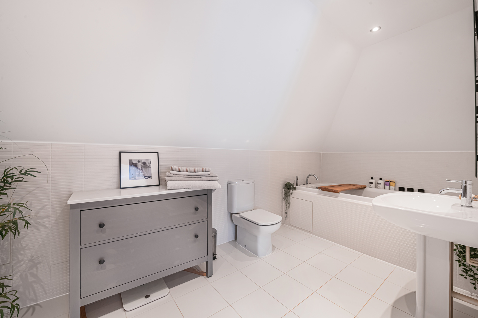 Vale Wood Drive, Lower Bourne, Farnham, Surrey, GU10, photo 13