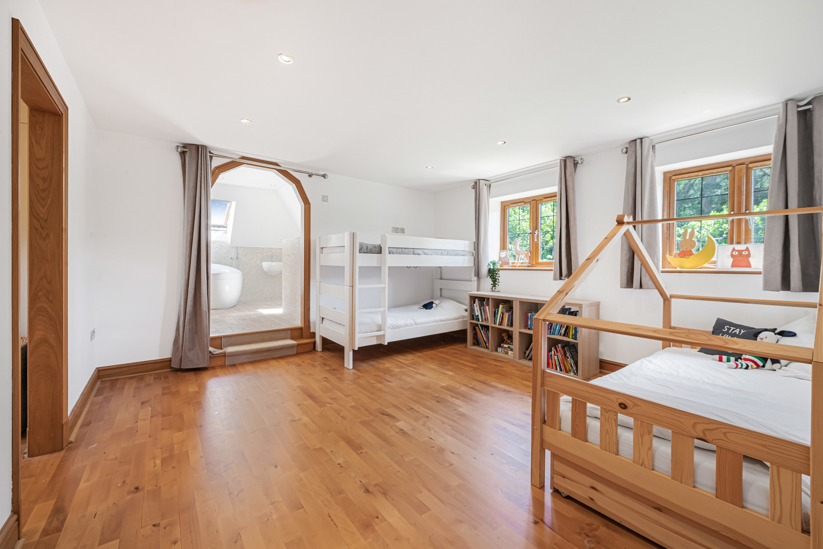 Vale Wood Drive, Lower Bourne, Farnham, Surrey, GU10, photo 12