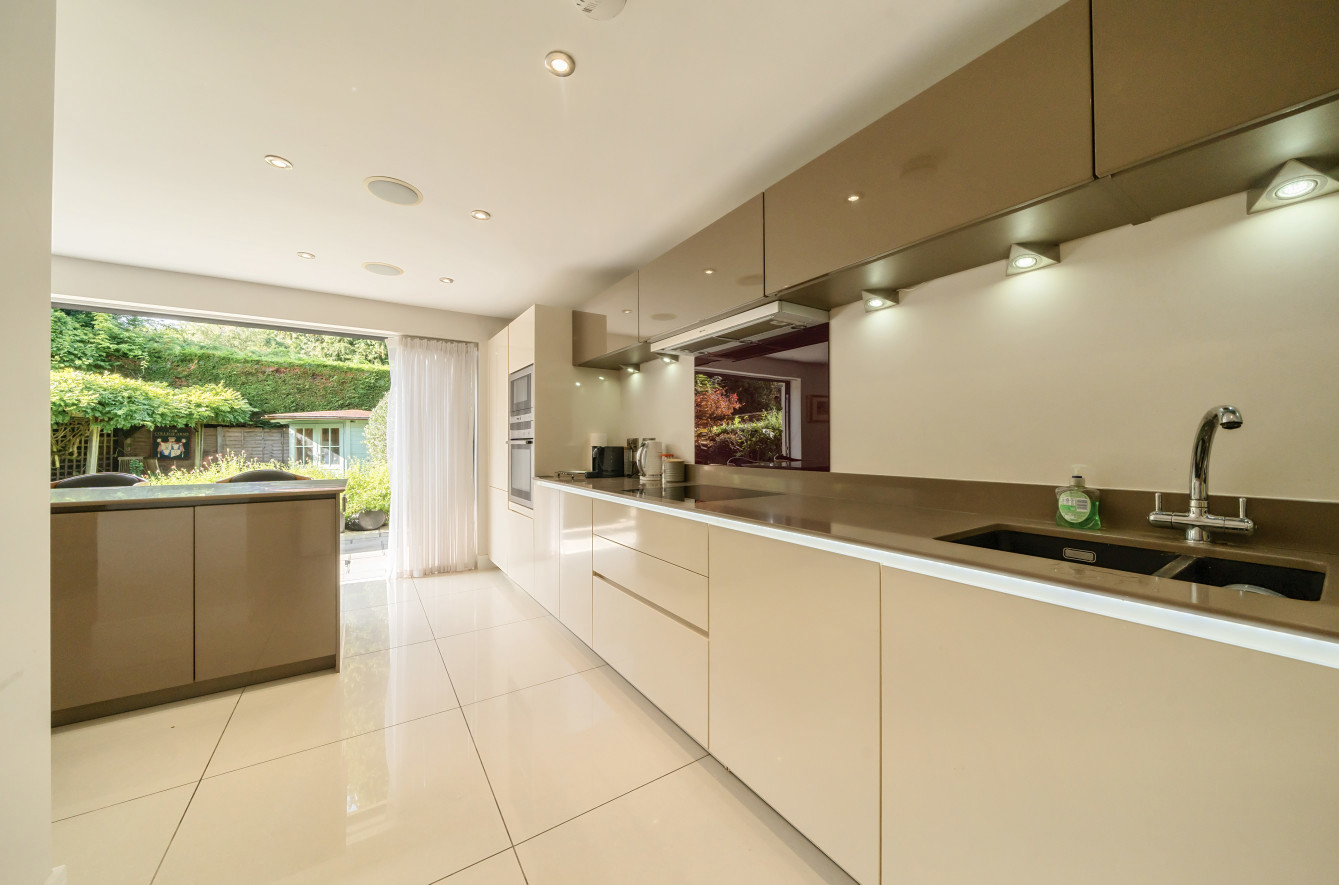 Brewery Road, Horsell, Woking, Surrey, GU21, photo 4