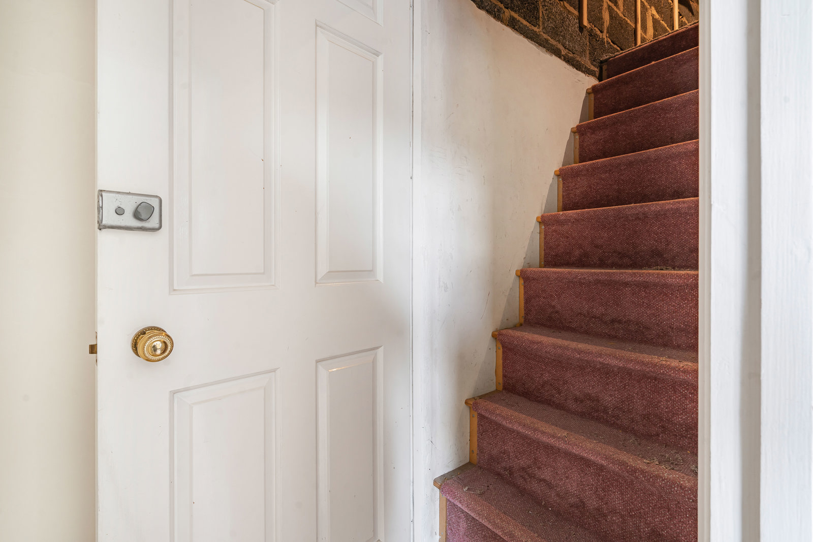 Brocks Drive, Fairlands, Guildford, Surrey, GU3, photo 15