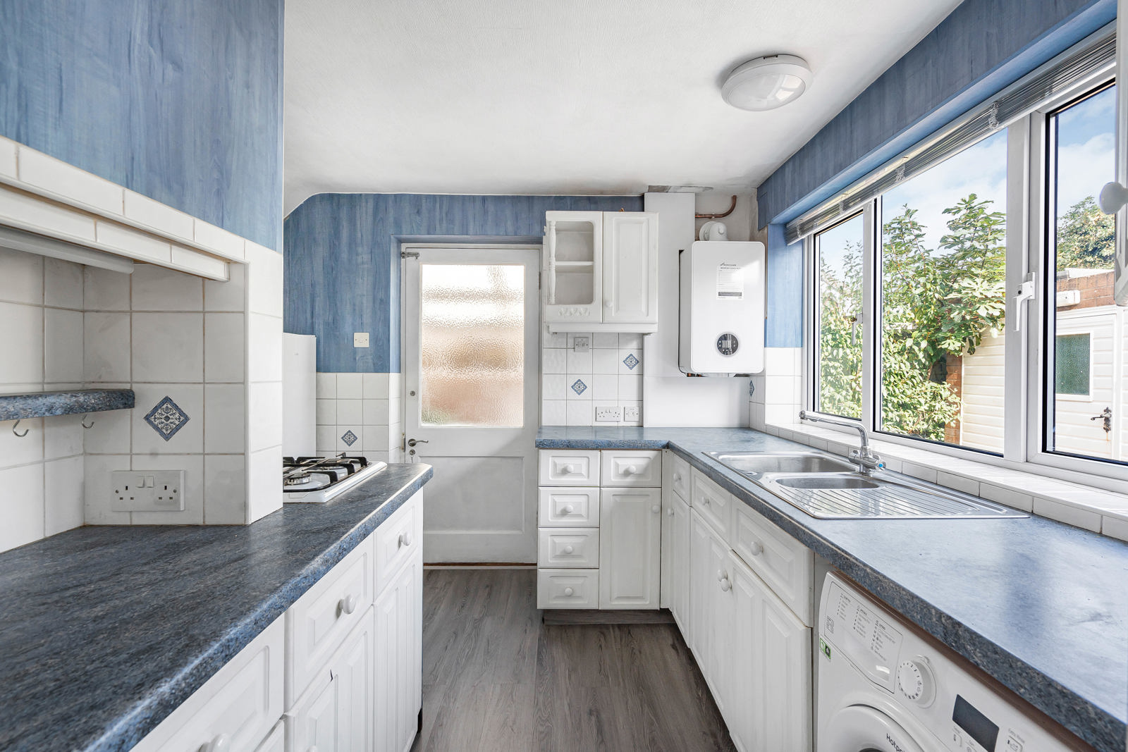 Brocks Drive, Fairlands, Guildford, Surrey, GU3, photo 12