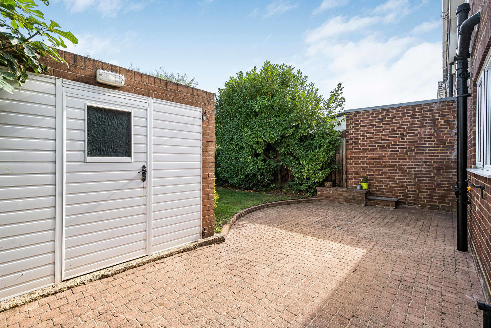 Brocks Drive, Fairlands, Guildford, Surrey, GU3, photo 16