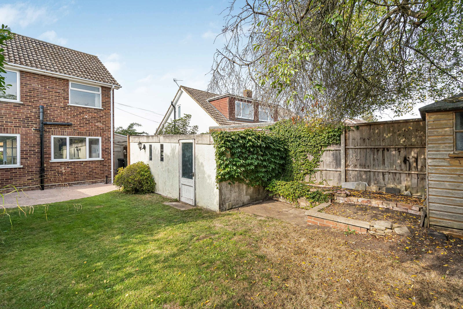 Brocks Drive, Fairlands, Guildford, Surrey, GU3, photo 11