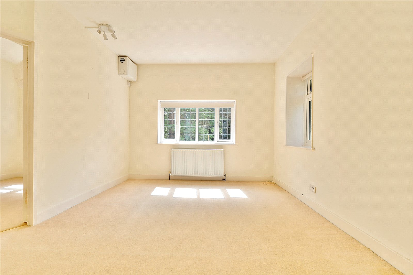 Pembroke Road, Woking, Surrey, GU22, photo 5