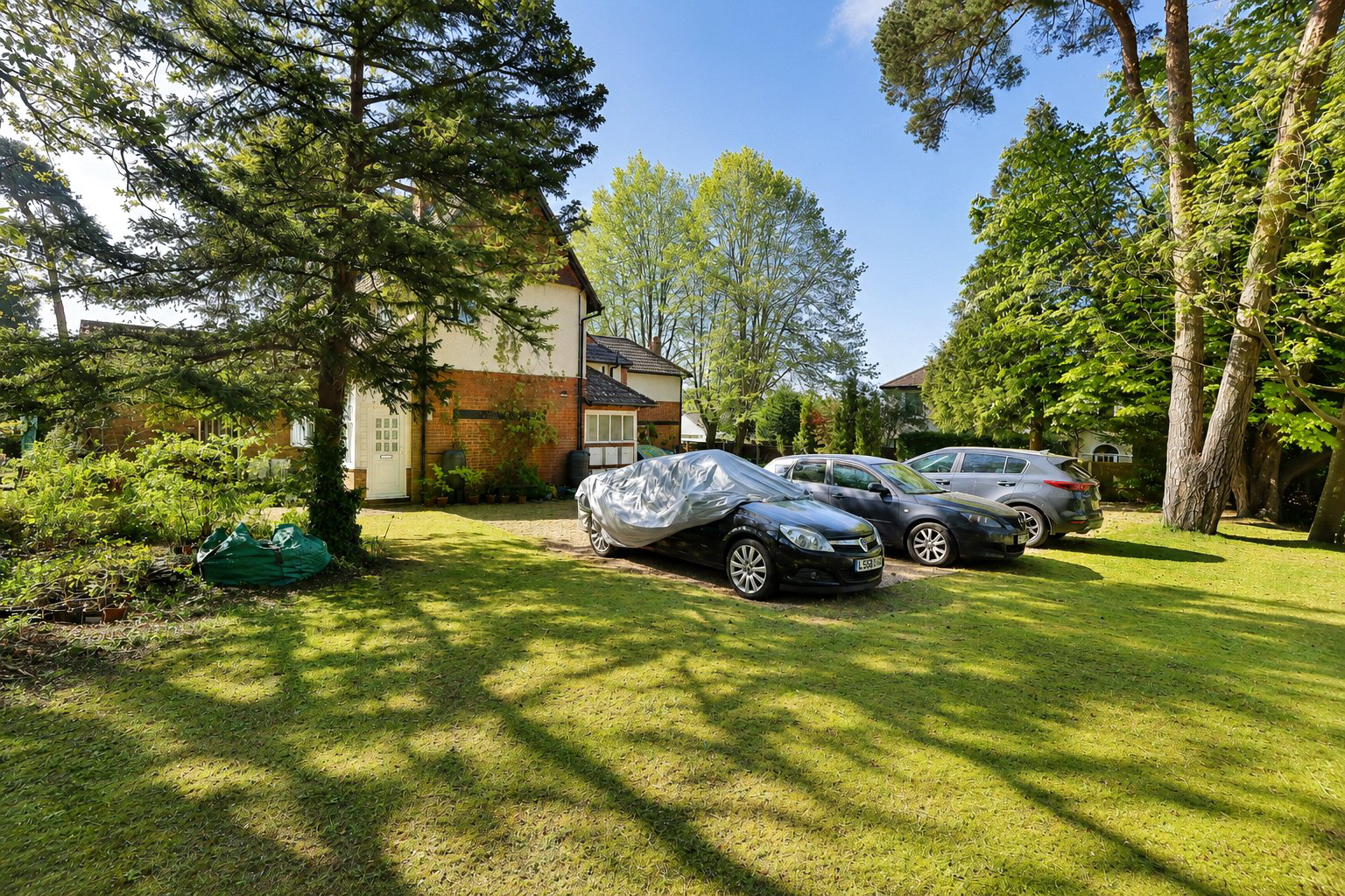 Pembroke Road, Woking, Surrey, GU22, photo 11