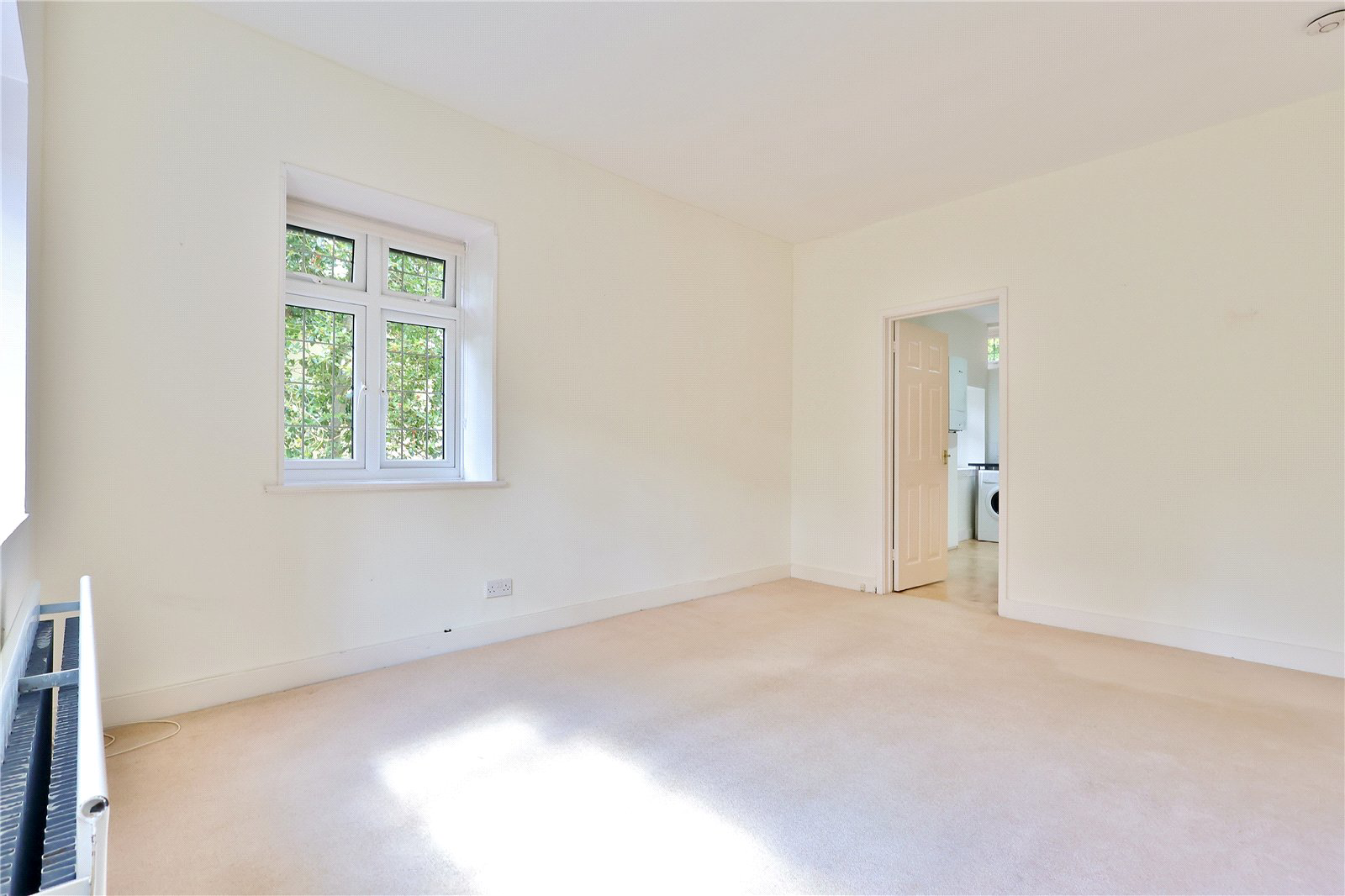 Pembroke Road, Woking, Surrey, GU22, photo 6