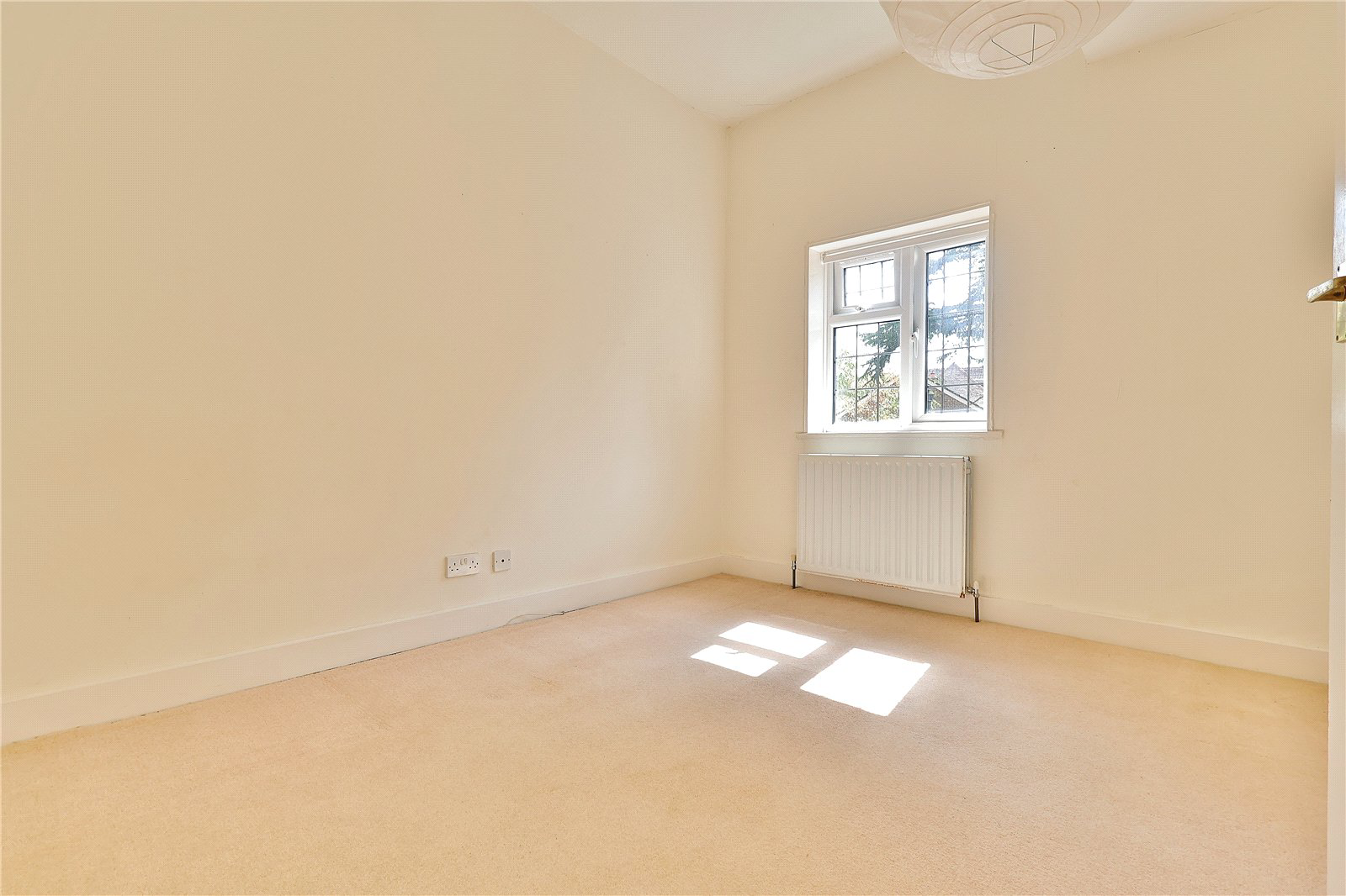 Pembroke Road, Woking, Surrey, GU22, photo 8
