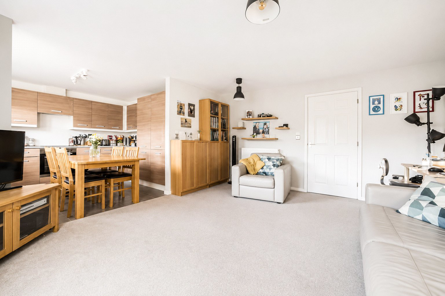 Dorlcote Way, Witley, Godalming, Surrey, GU8, photo 2