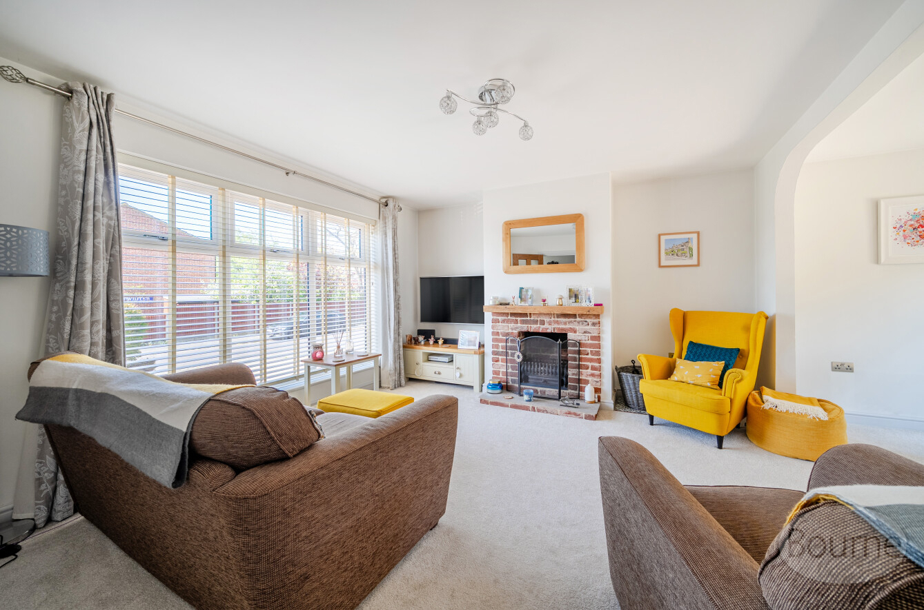 York Road, Ash, Surrey, GU12, photo 2