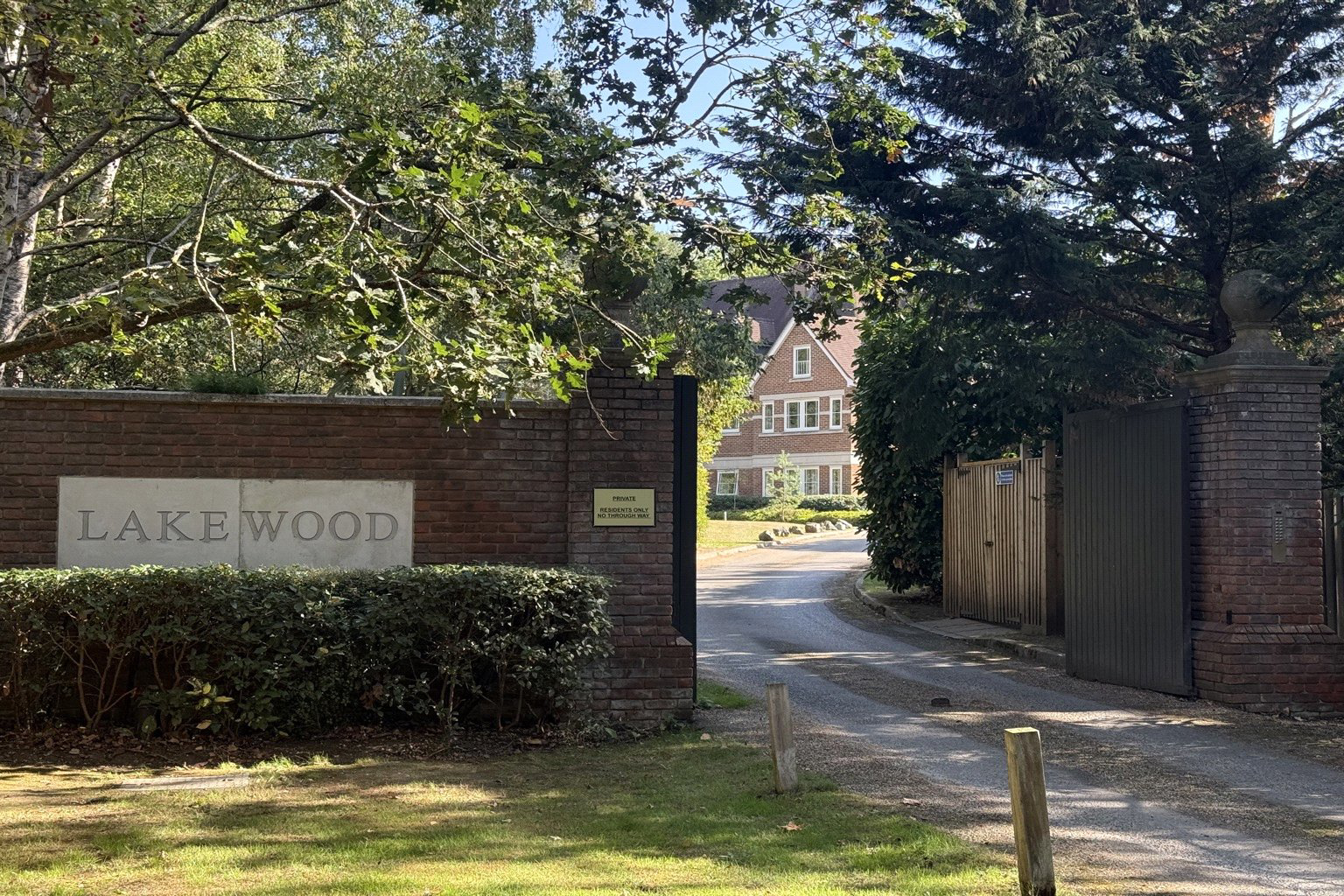 Portsmouth Road, Esher, Surrey, KT10, photo 11