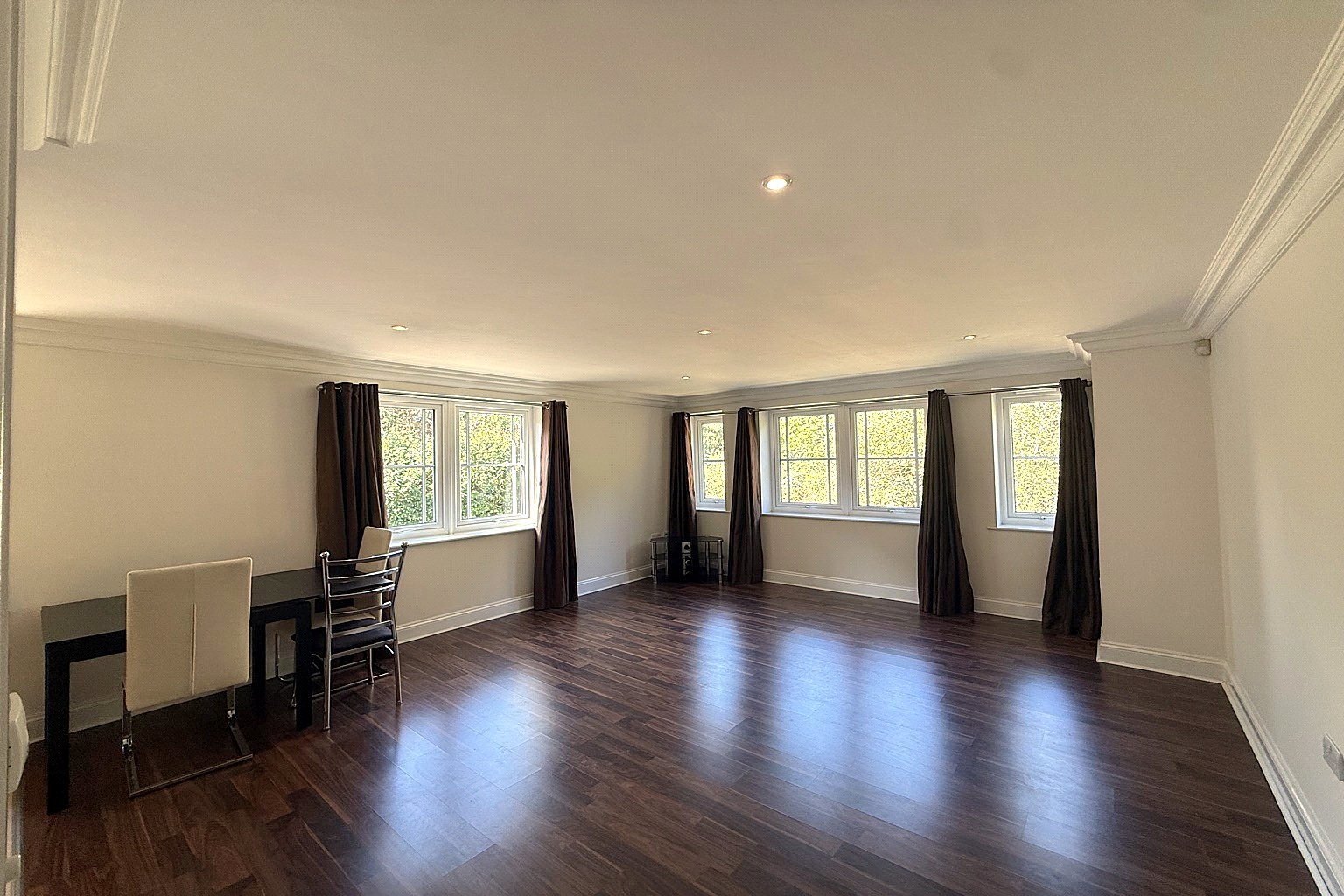 Portsmouth Road, Esher, Surrey, KT10, photo 3