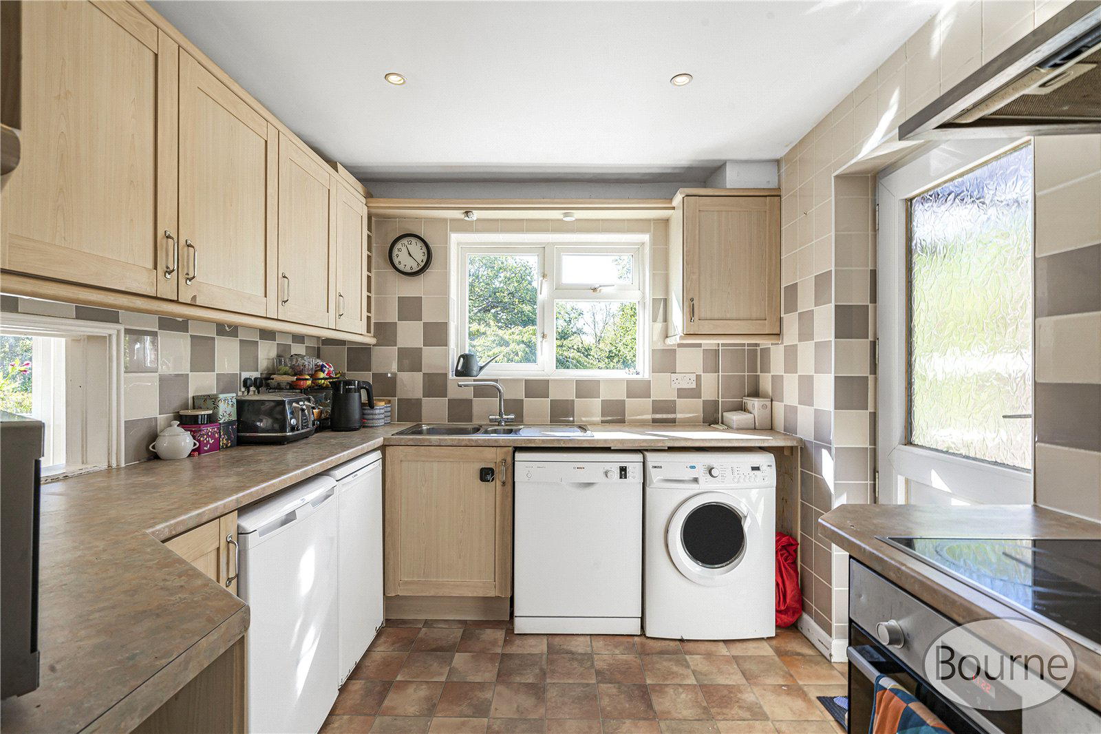 Hermitage Woods Crescent, St. Johns, Woking, Surrey, GU21, photo 8
