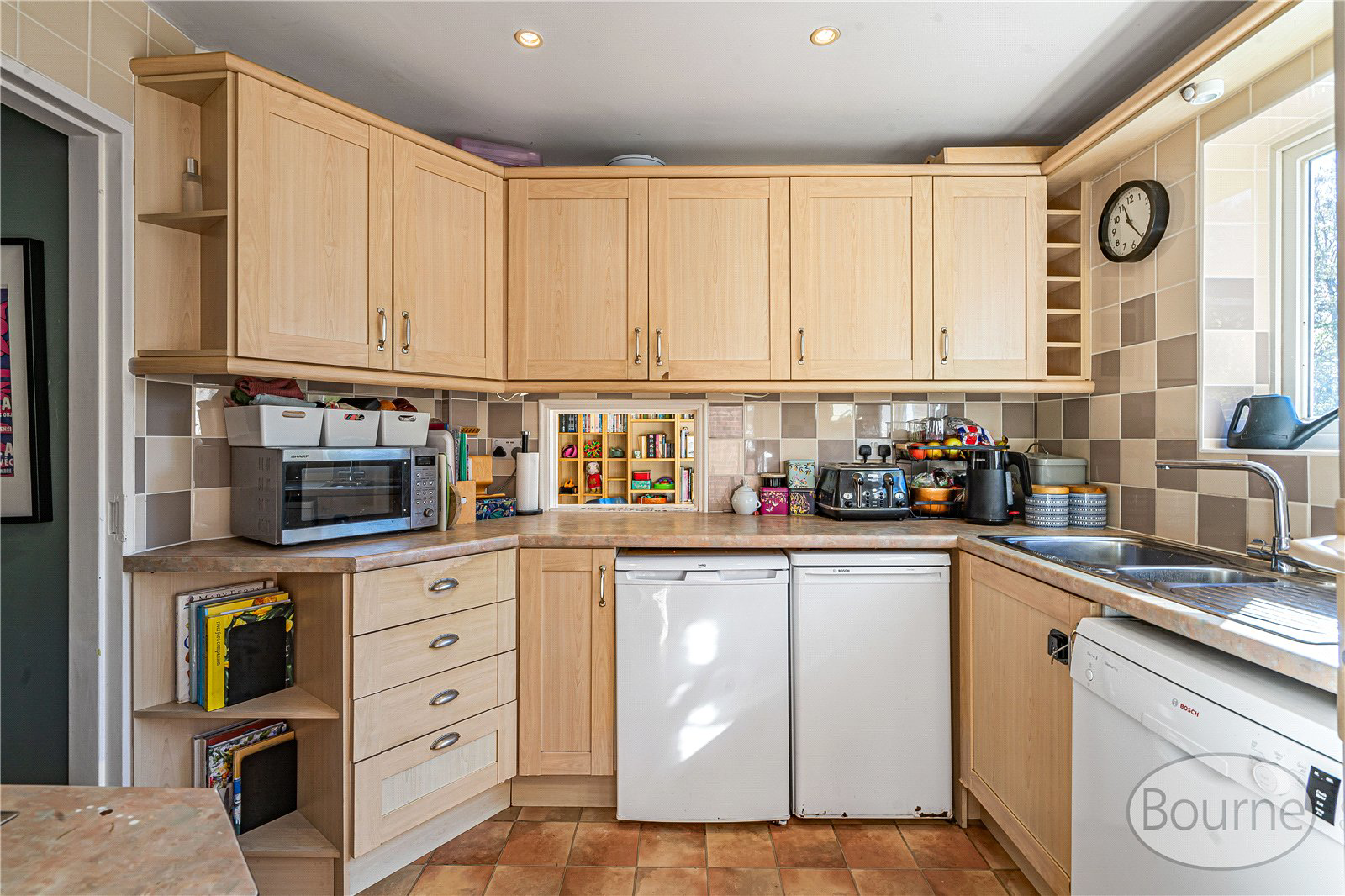 Hermitage Woods Crescent, St. Johns, Woking, Surrey, GU21, photo 5