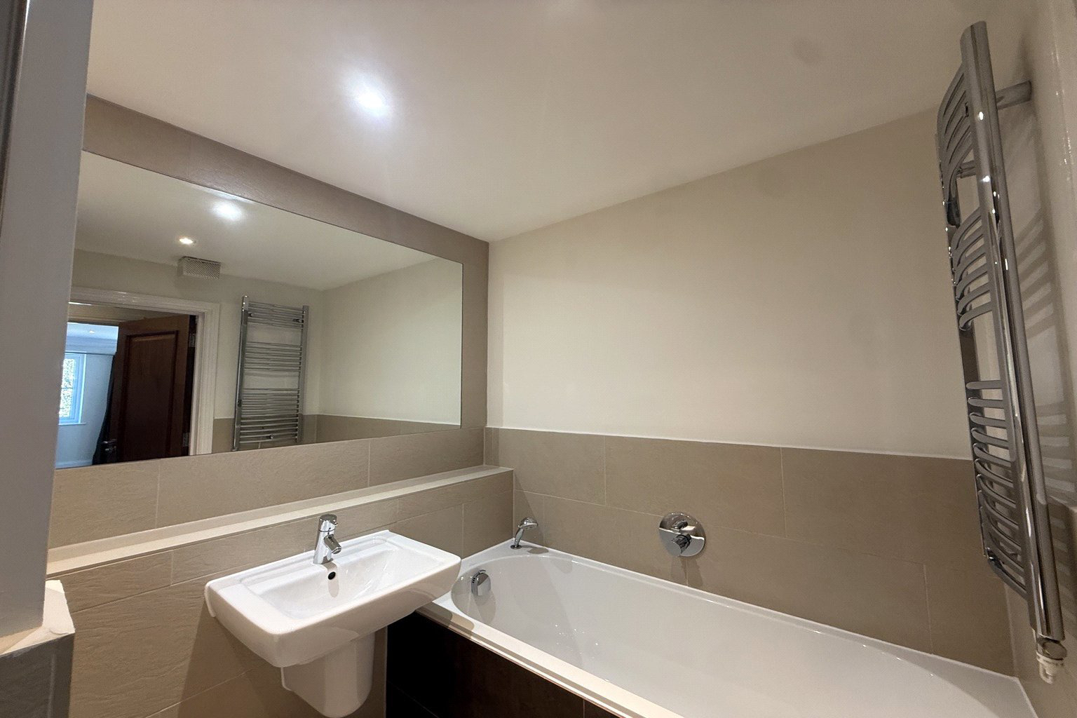 Portsmouth Road, Esher, Surrey, KT10, photo 8