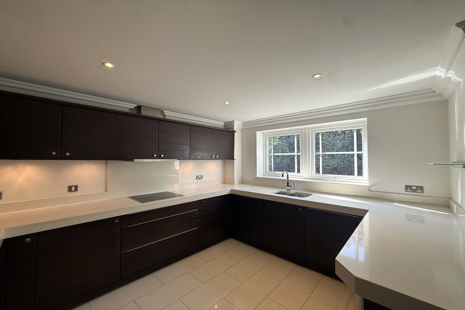 Portsmouth Road, Esher, Surrey, KT10, photo 2