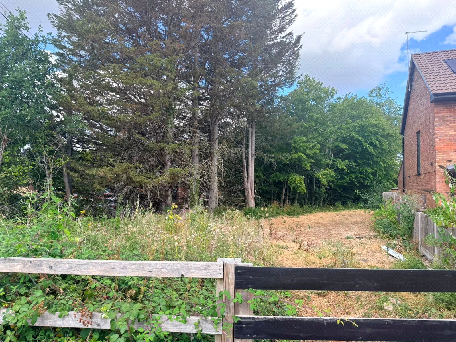Fairlands Avenue, Fairlands, Guildford, Surrey, GU3