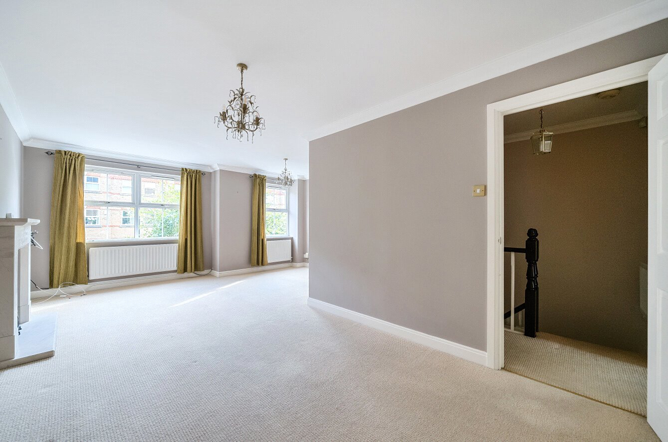 Silistria Close, Knaphill, Woking, Surrey, GU21, photo 14