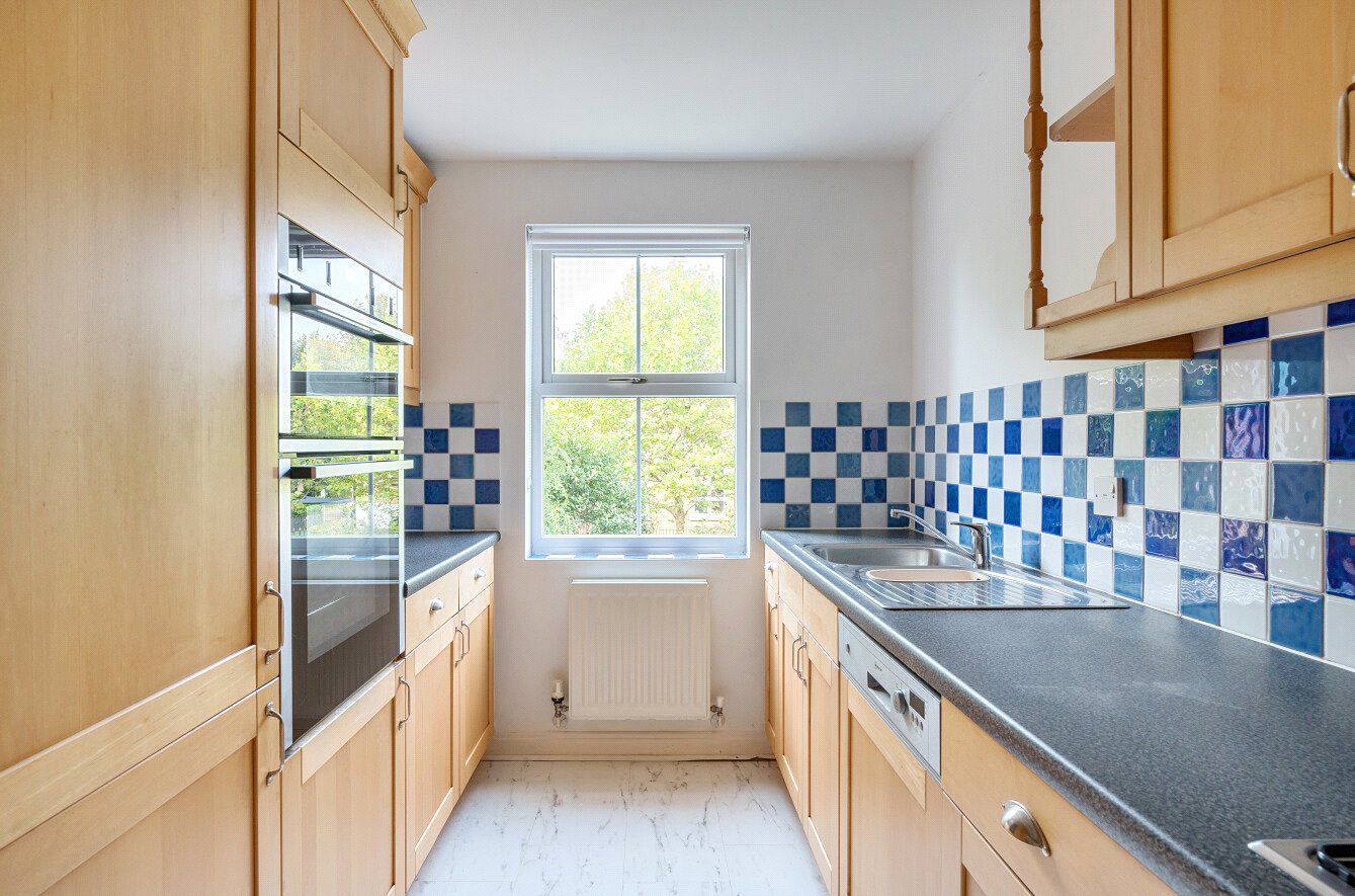 Silistria Close, Knaphill, Woking, Surrey, GU21, photo 7