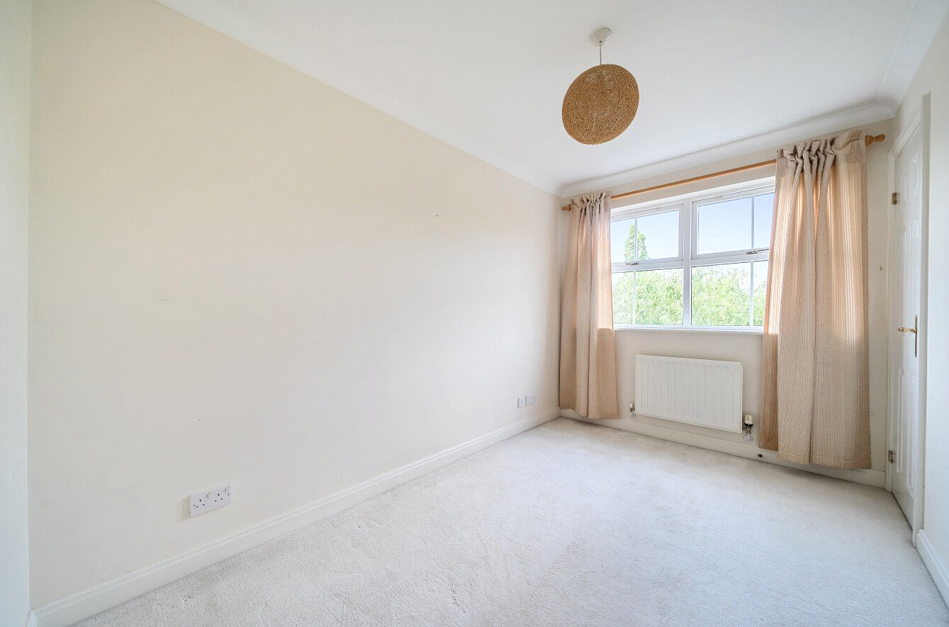 Silistria Close, Knaphill, Woking, Surrey, GU21, photo 16