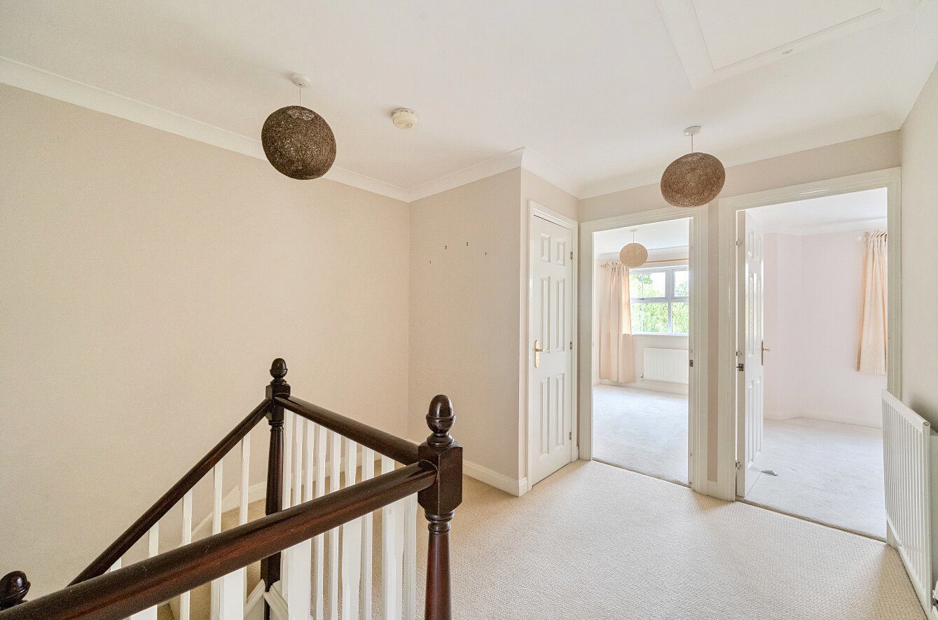 Silistria Close, Knaphill, Woking, Surrey, GU21, photo 19