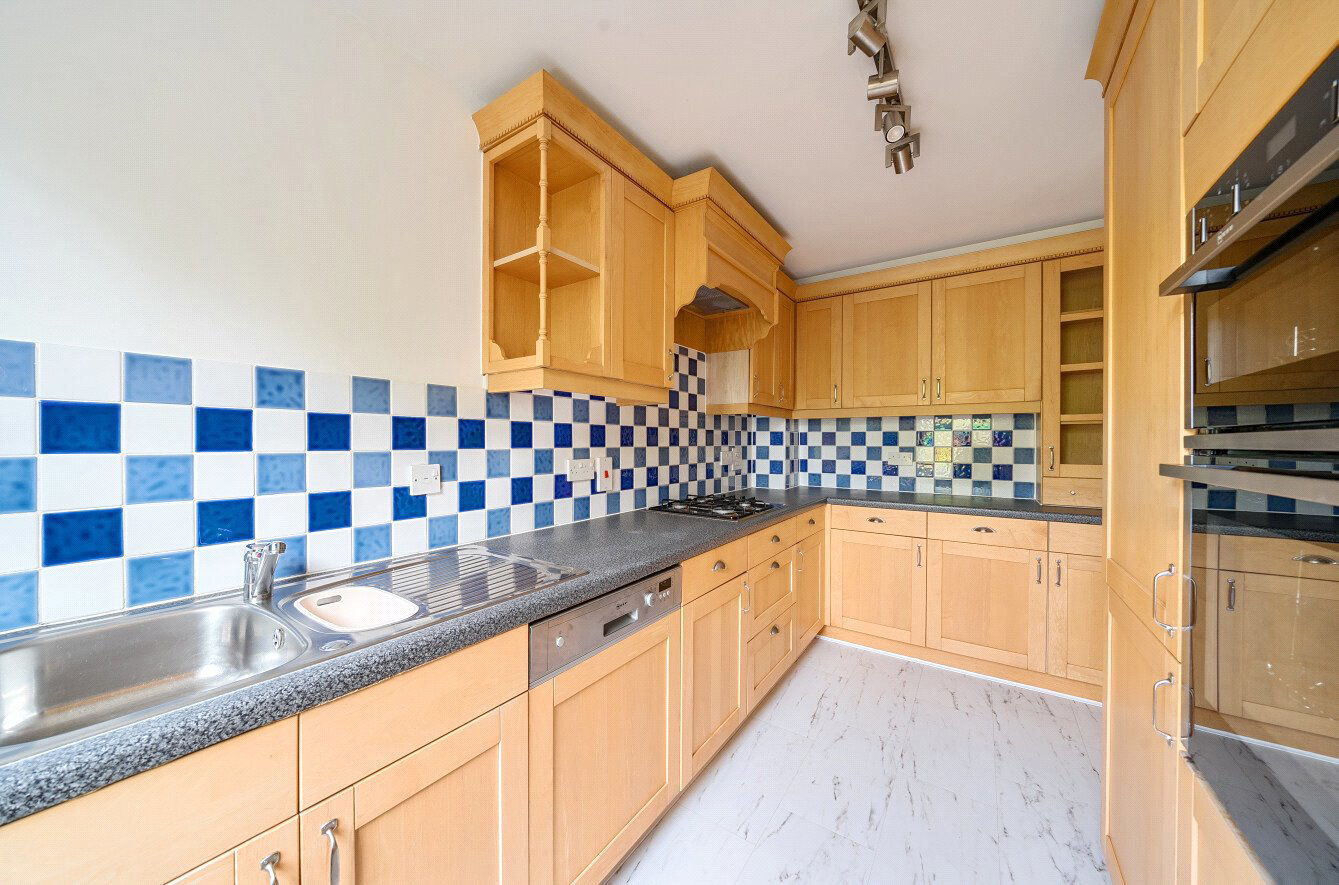 Silistria Close, Knaphill, Woking, Surrey, GU21, photo 5