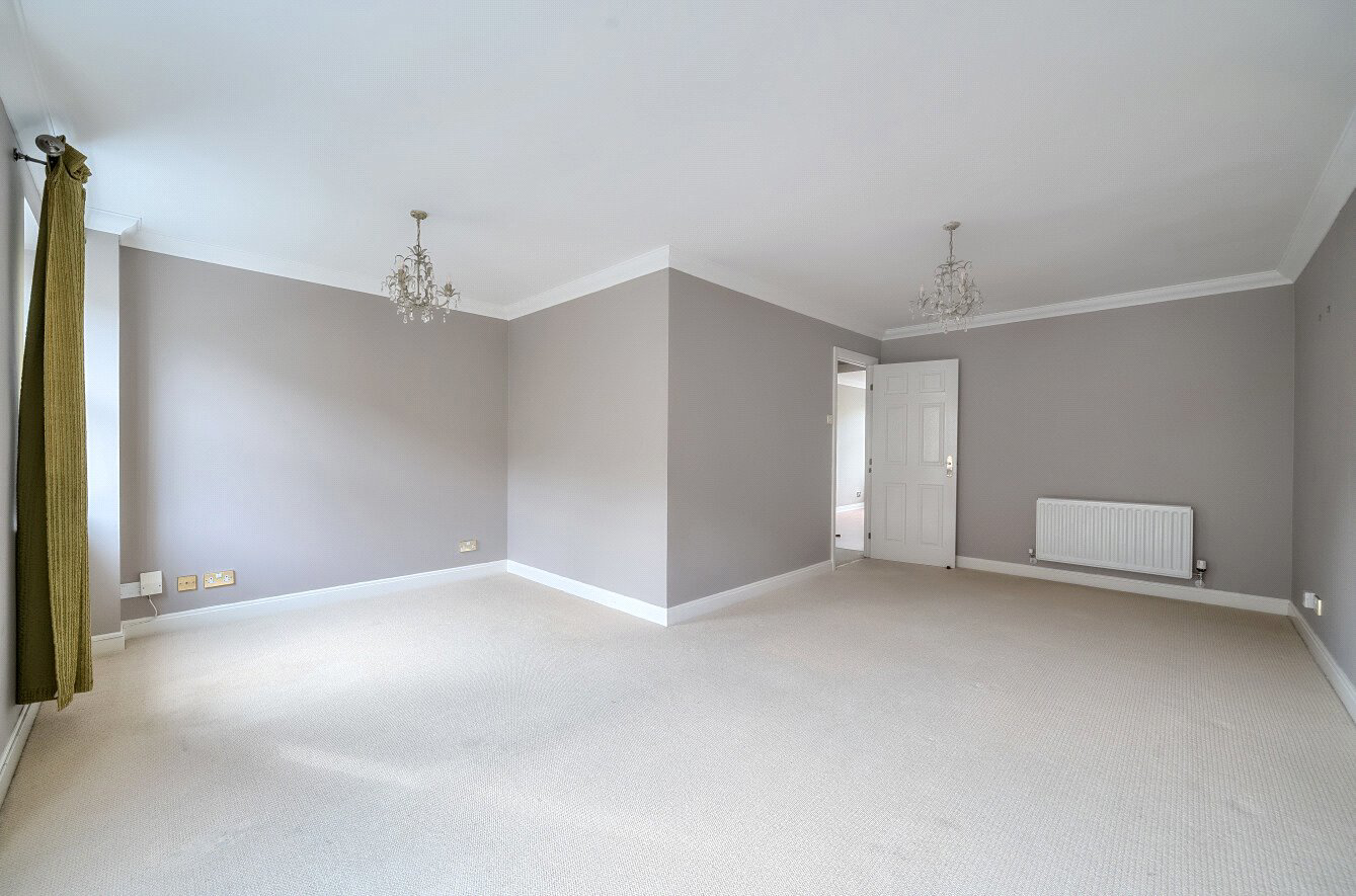 Silistria Close, Knaphill, Woking, Surrey, GU21, photo 3