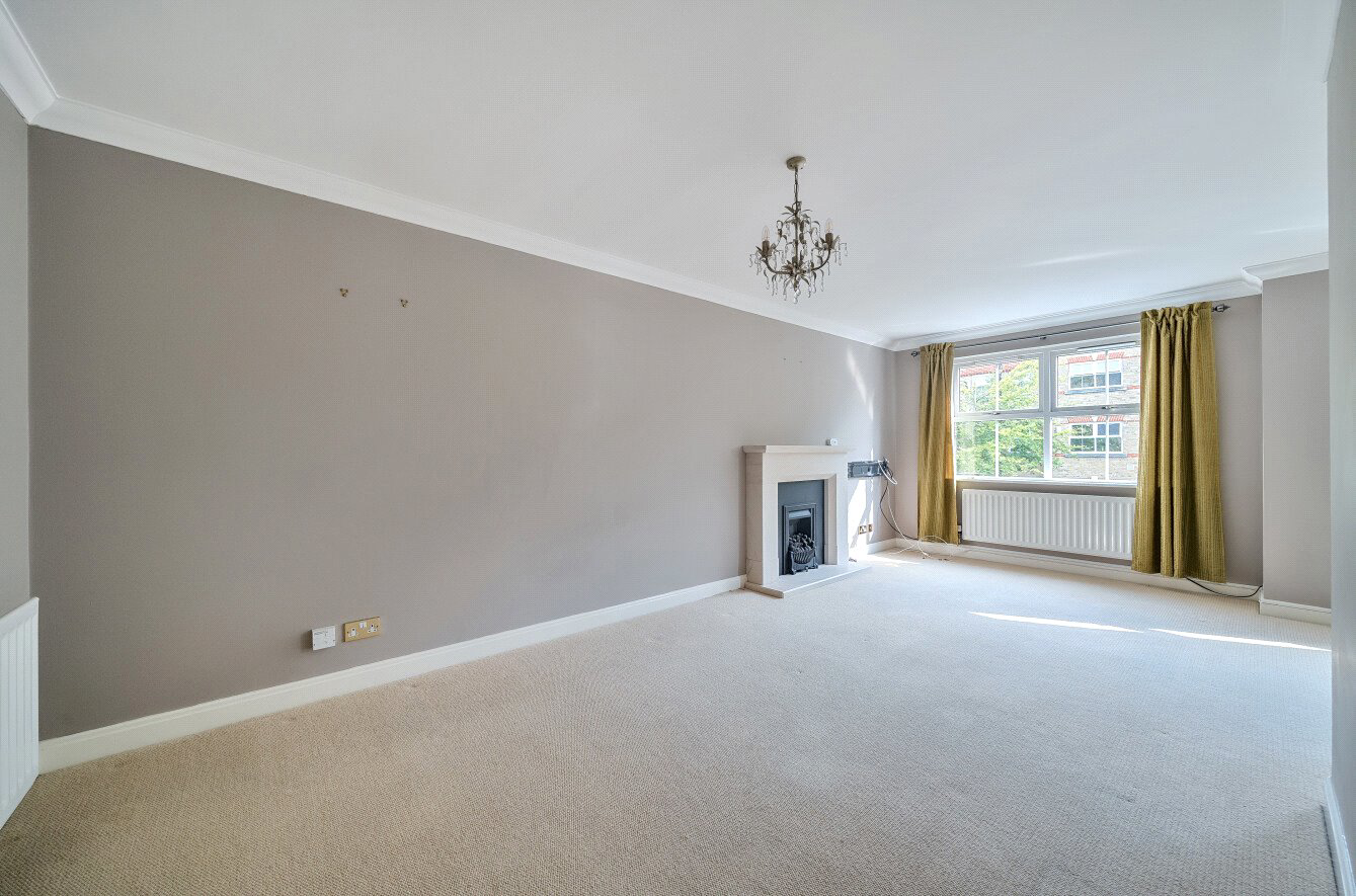 Silistria Close, Knaphill, Woking, Surrey, GU21, photo 2