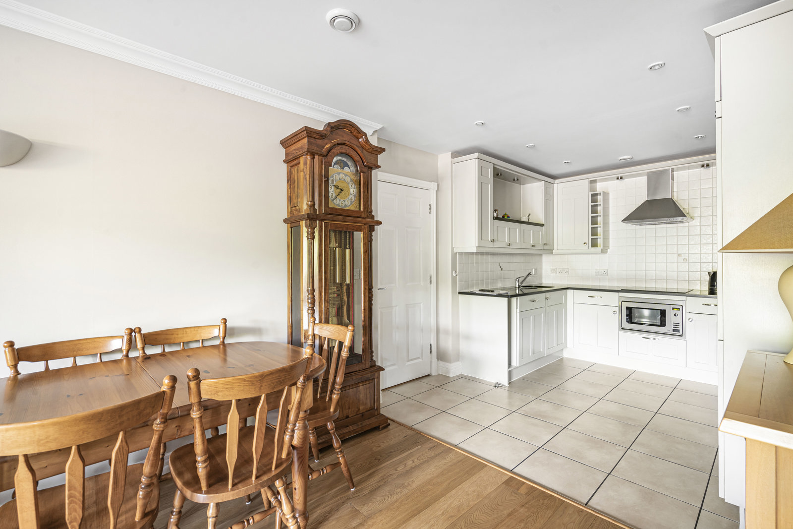 Portsmouth Road, Cobham, Surrey, KT11, photo 4