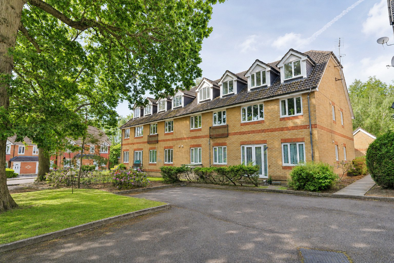 Alexandra Gardens, Knaphill, Woking, Surrey, GU21