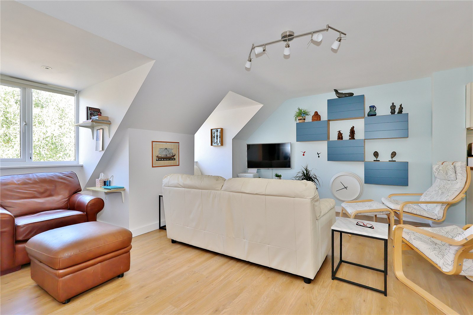 Alexandra Gardens, Knaphill, Woking, Surrey, GU21, photo 11