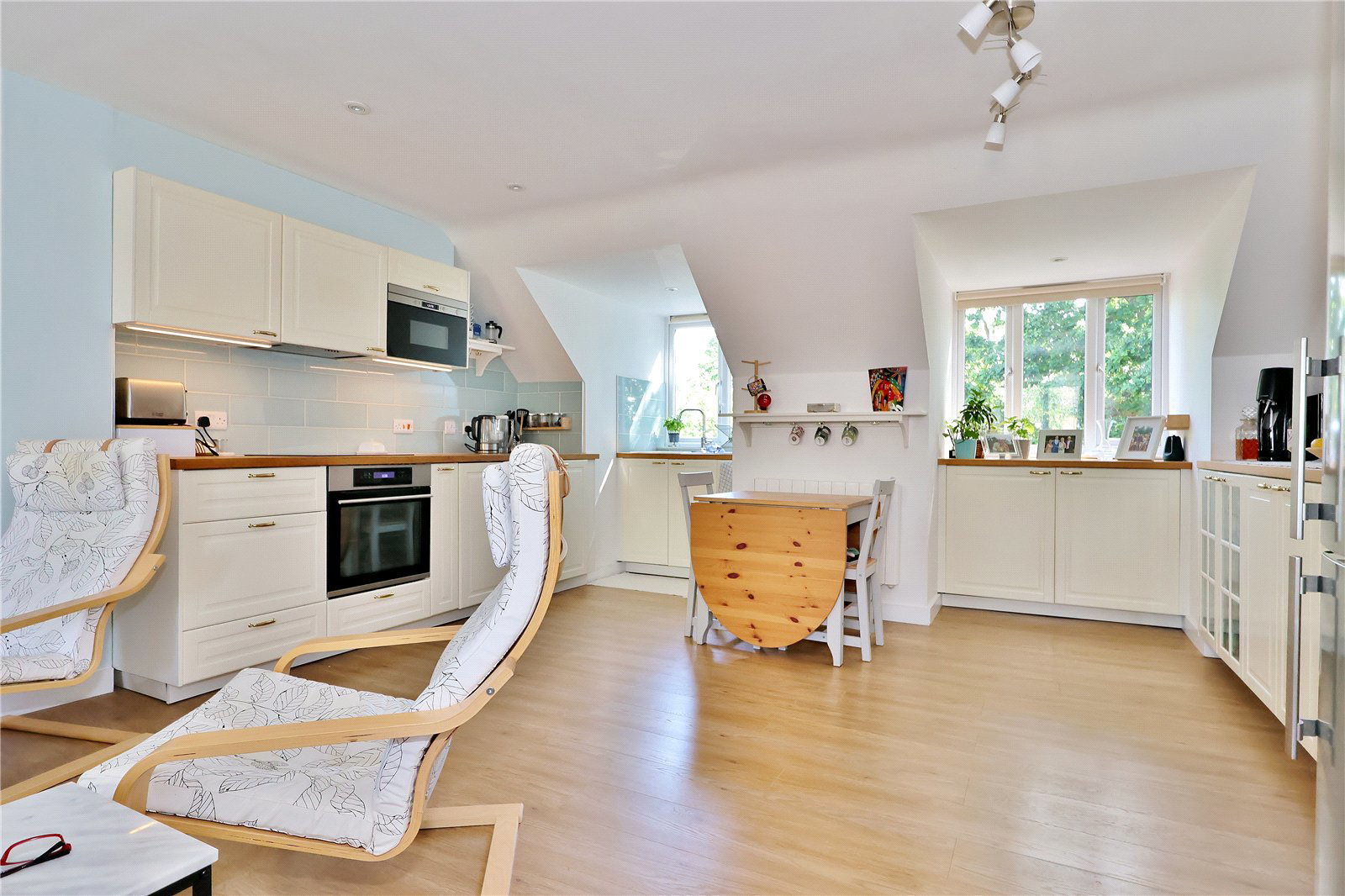 Alexandra Gardens, Knaphill, Woking, Surrey, GU21, photo 5