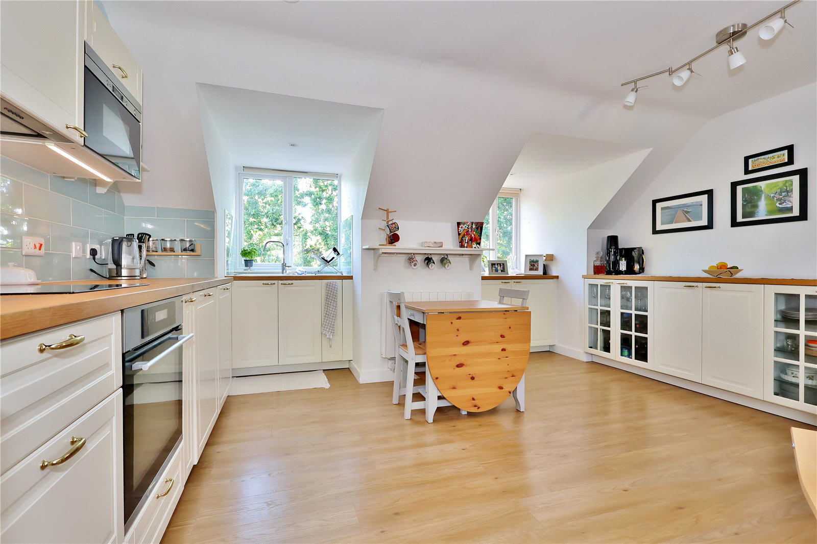 Alexandra Gardens, Knaphill, Woking, Surrey, GU21, photo 2