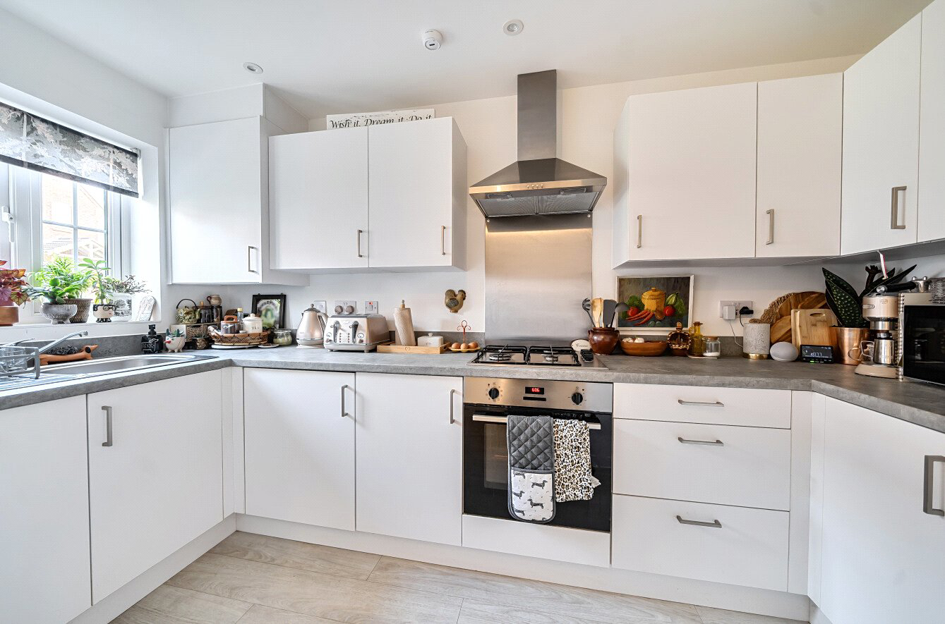 Leyscroftes Road, Ash, Surrey, GU12, photo 3