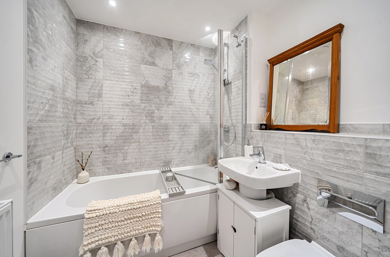 Leyscroftes Road, Ash, Surrey, GU12, photo 4