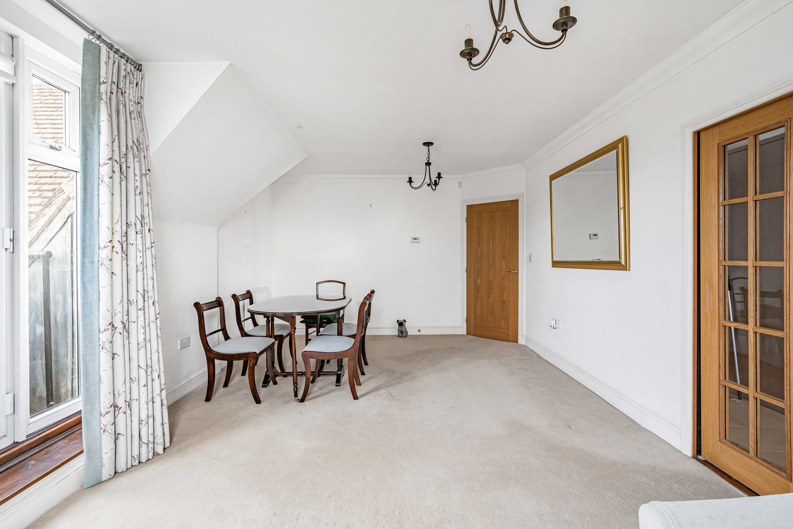 Between Streets, Cobham, Surrey, KT11, photo 3