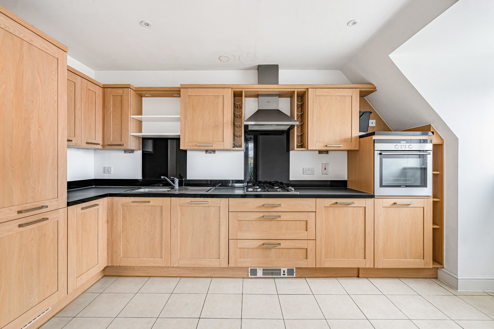 Between Streets, Cobham, Surrey, KT11, photo 4