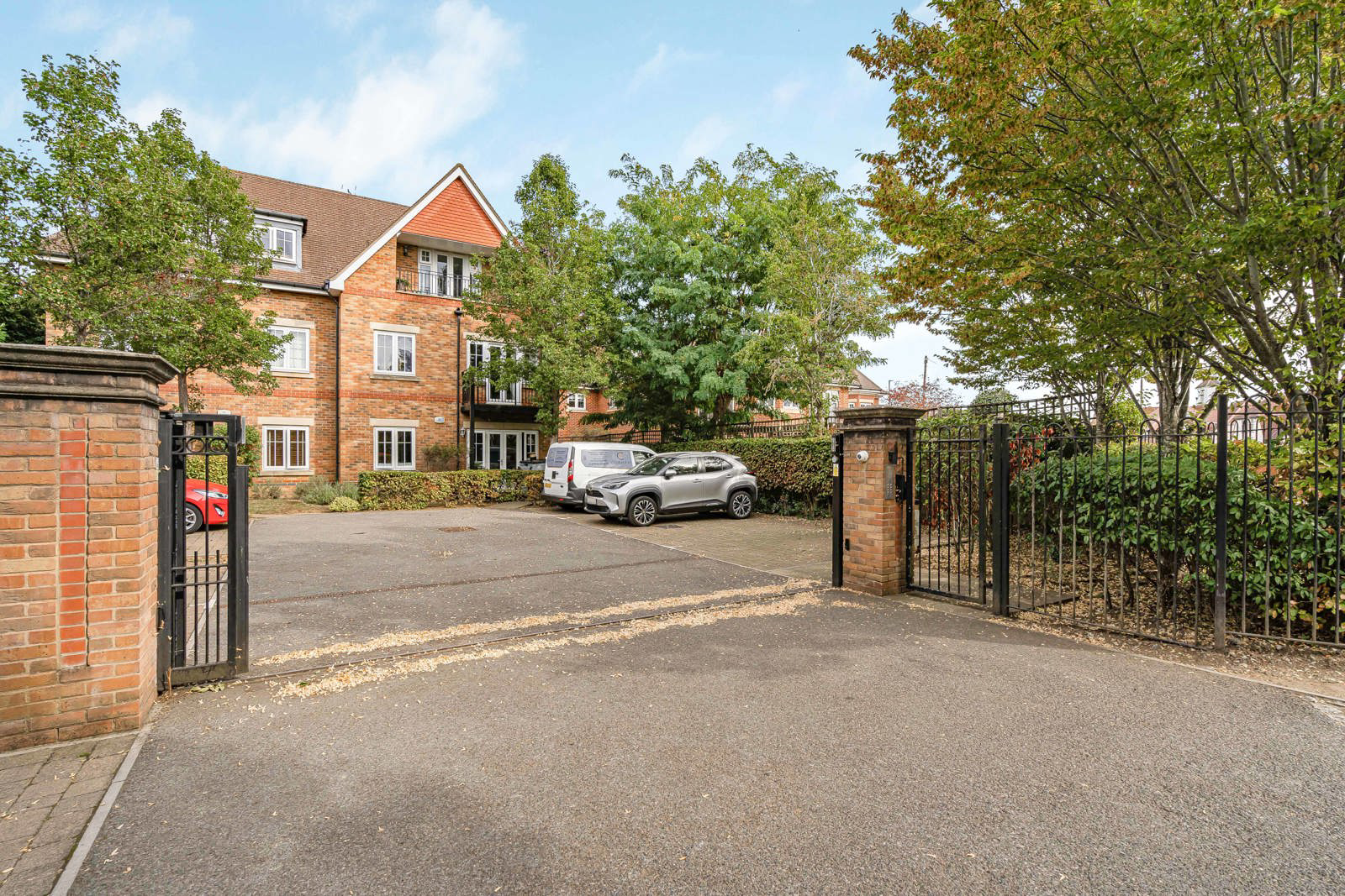 Between Streets, Cobham, Surrey, KT11, photo 15