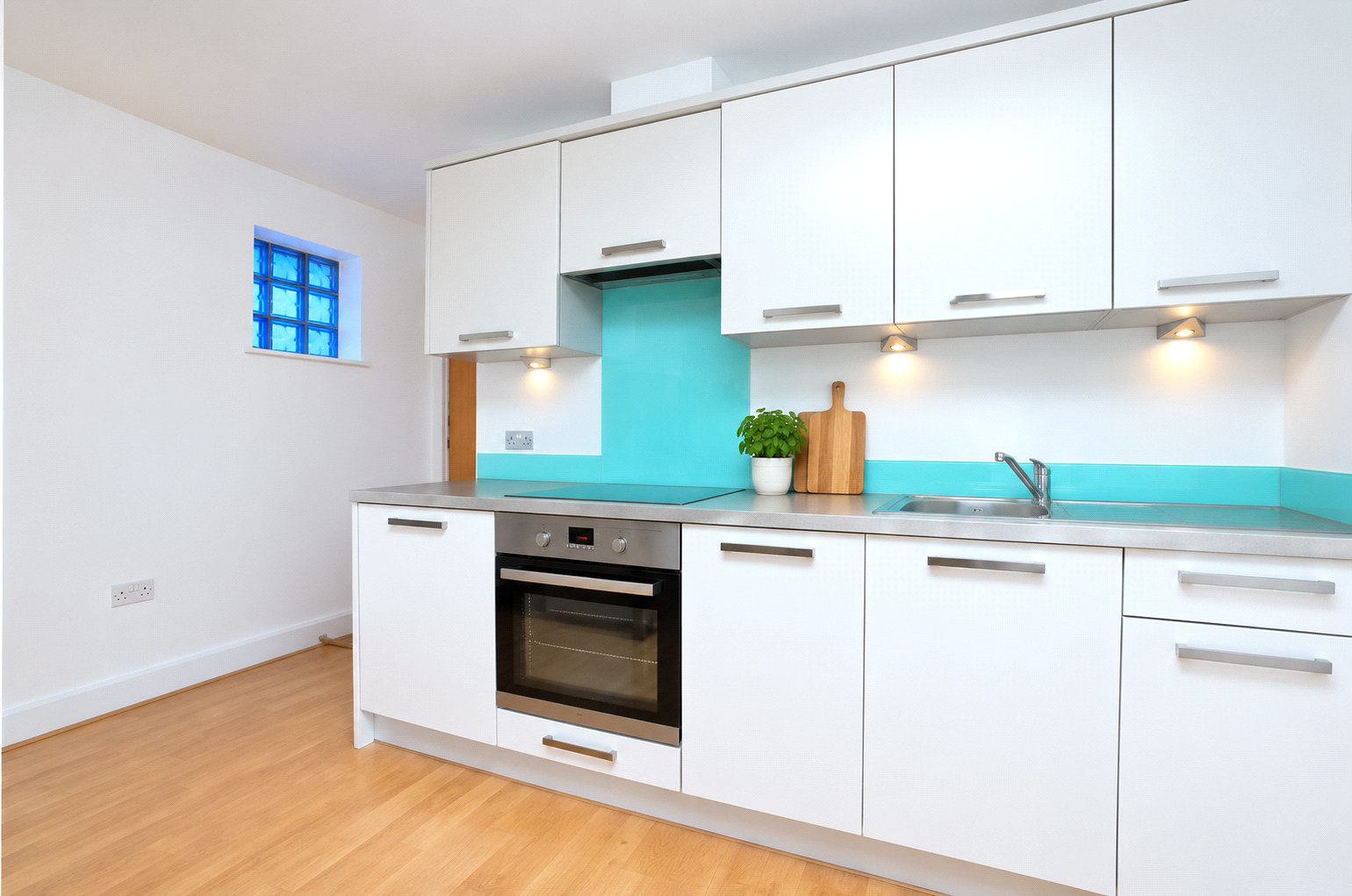 Walnut Tree Close, Guildford, Surrey, GU1, photo 2