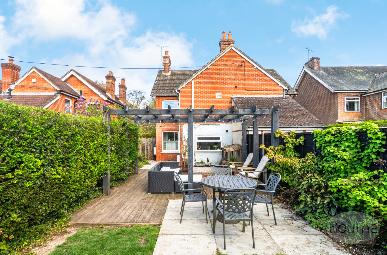 Main Road, Bucks Horn Oak, Farnham, Hampshire, GU10