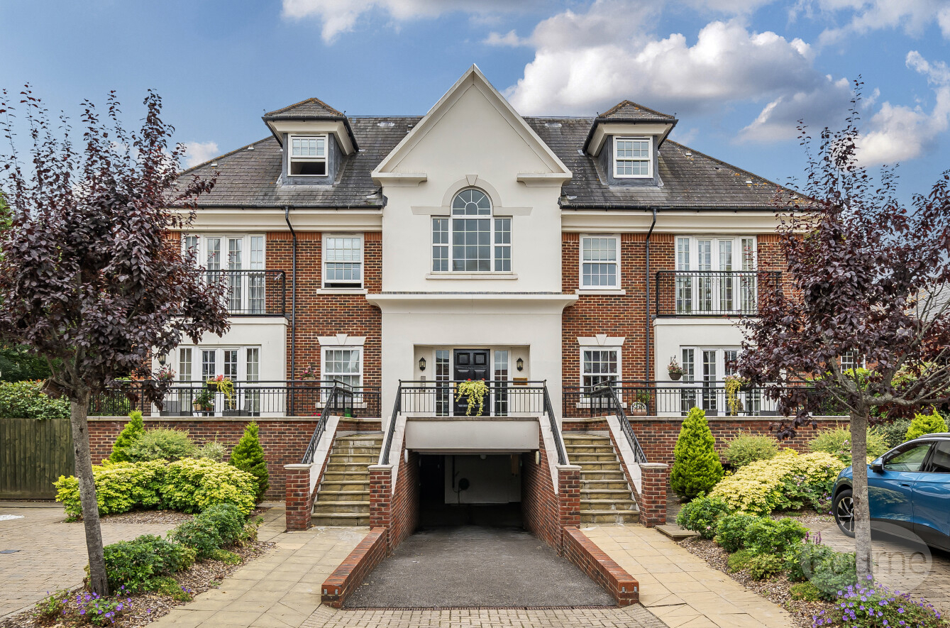 White Lion Gate, Cobham, Surrey, KT11