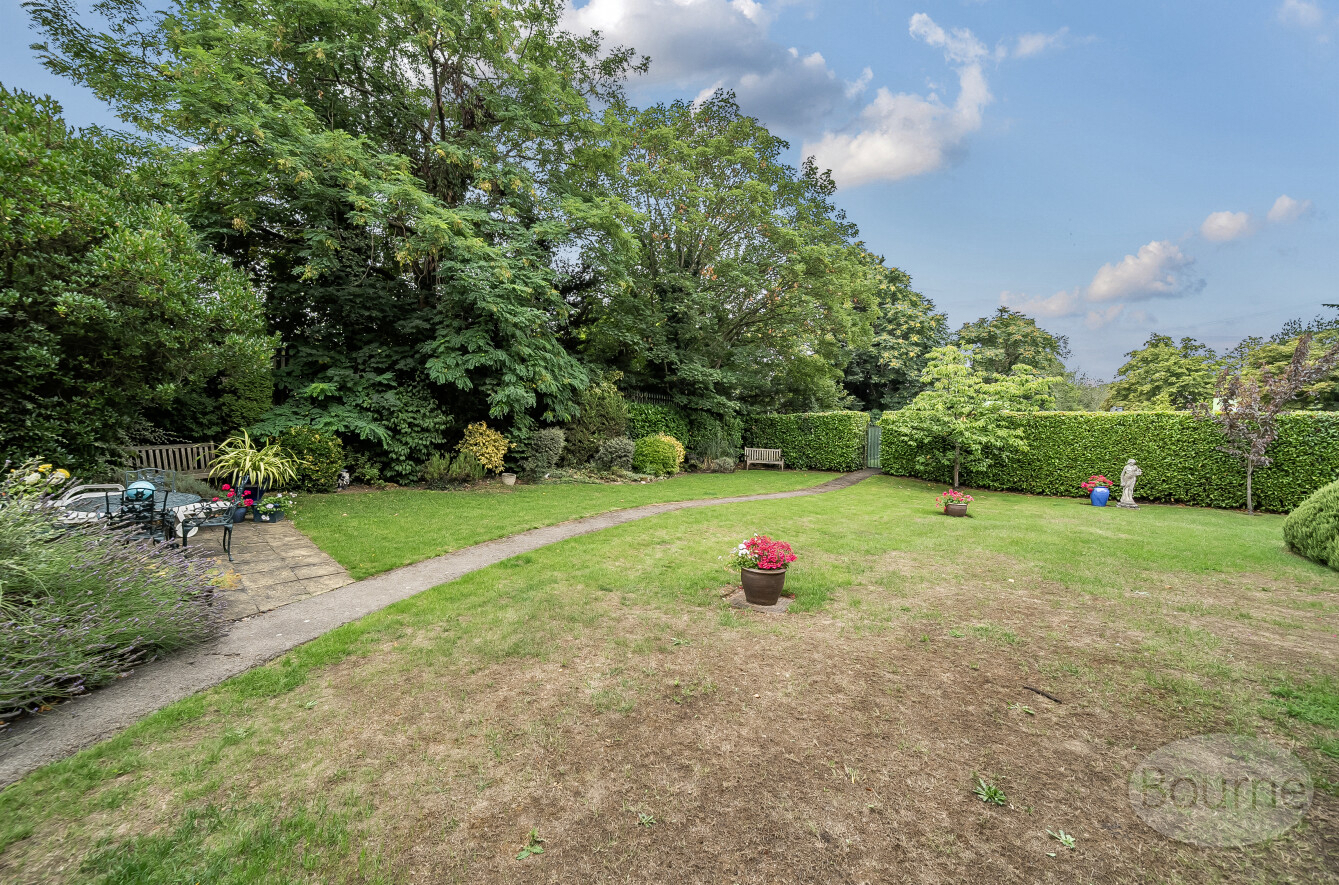 White Lion Gate, Cobham, Surrey, KT11, photo 3
