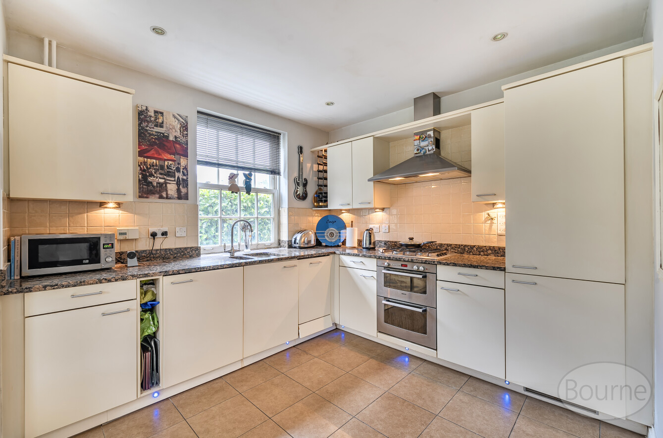 White Lion Gate, Cobham, Surrey, KT11, photo 2