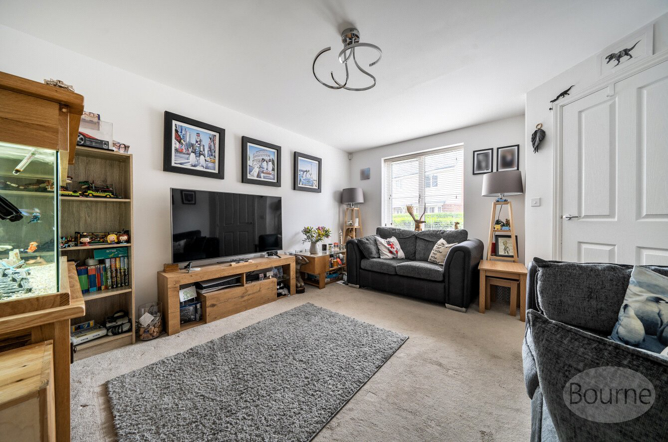 Lowsley Farm Drive, Liphook, Hampshire, GU30, photo 2