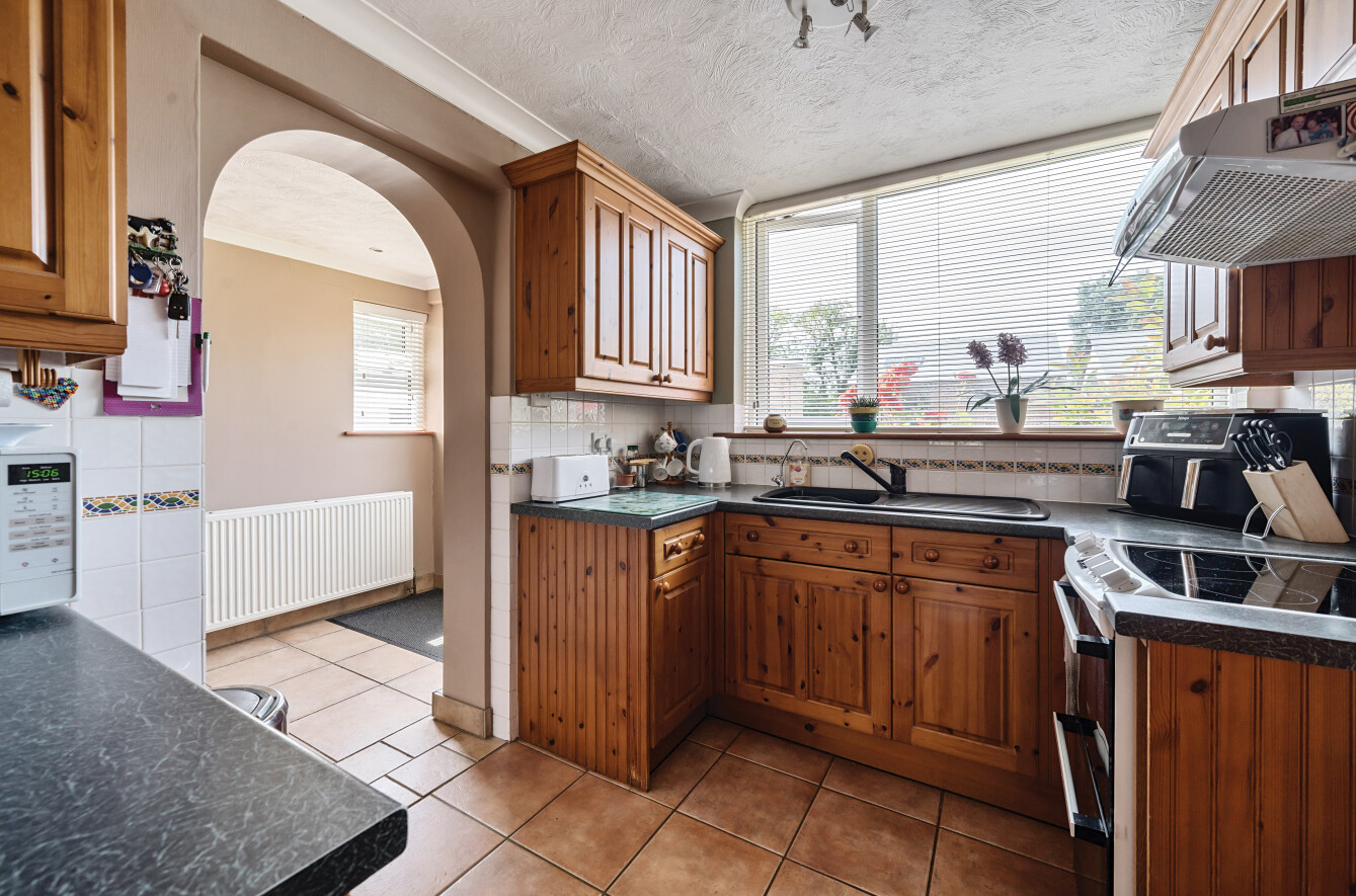 Great Goodwin Drive, Guildford, Surrey, GU1, photo 3