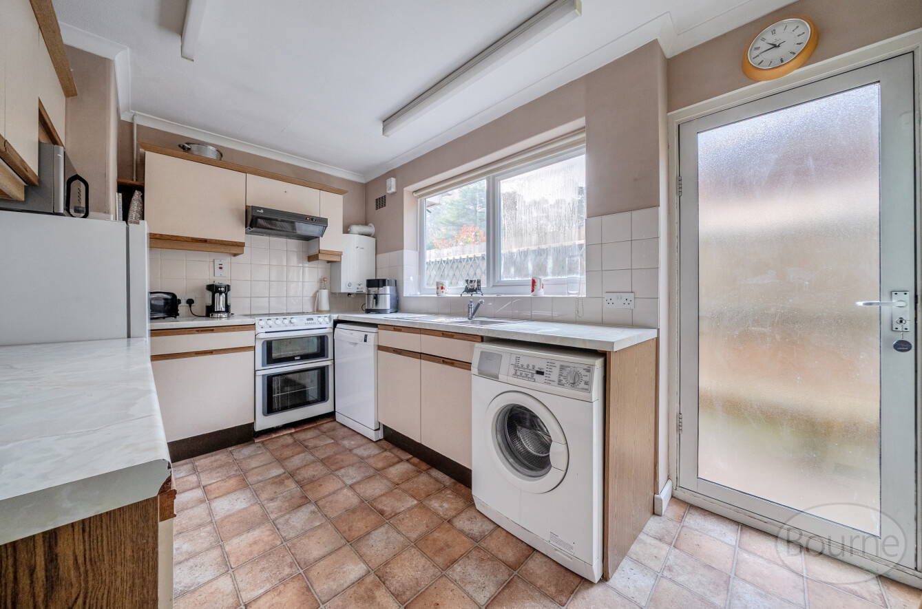 Vale Close, Lower Bourne, Farnham, Surrey, GU10, photo 6