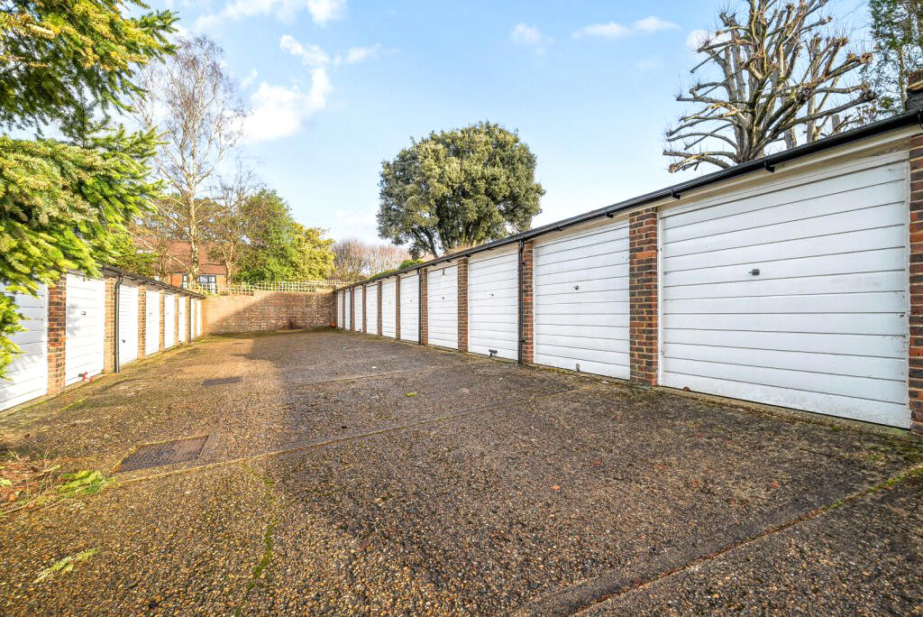 Rossiter Lodge, Rosetrees, Guildford, Surrey, GU1, photo 10