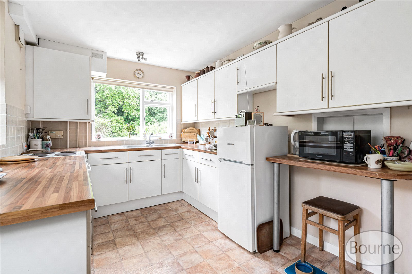 Woodlands Avenue, West Byfleet, Surrey, KT14, photo 2