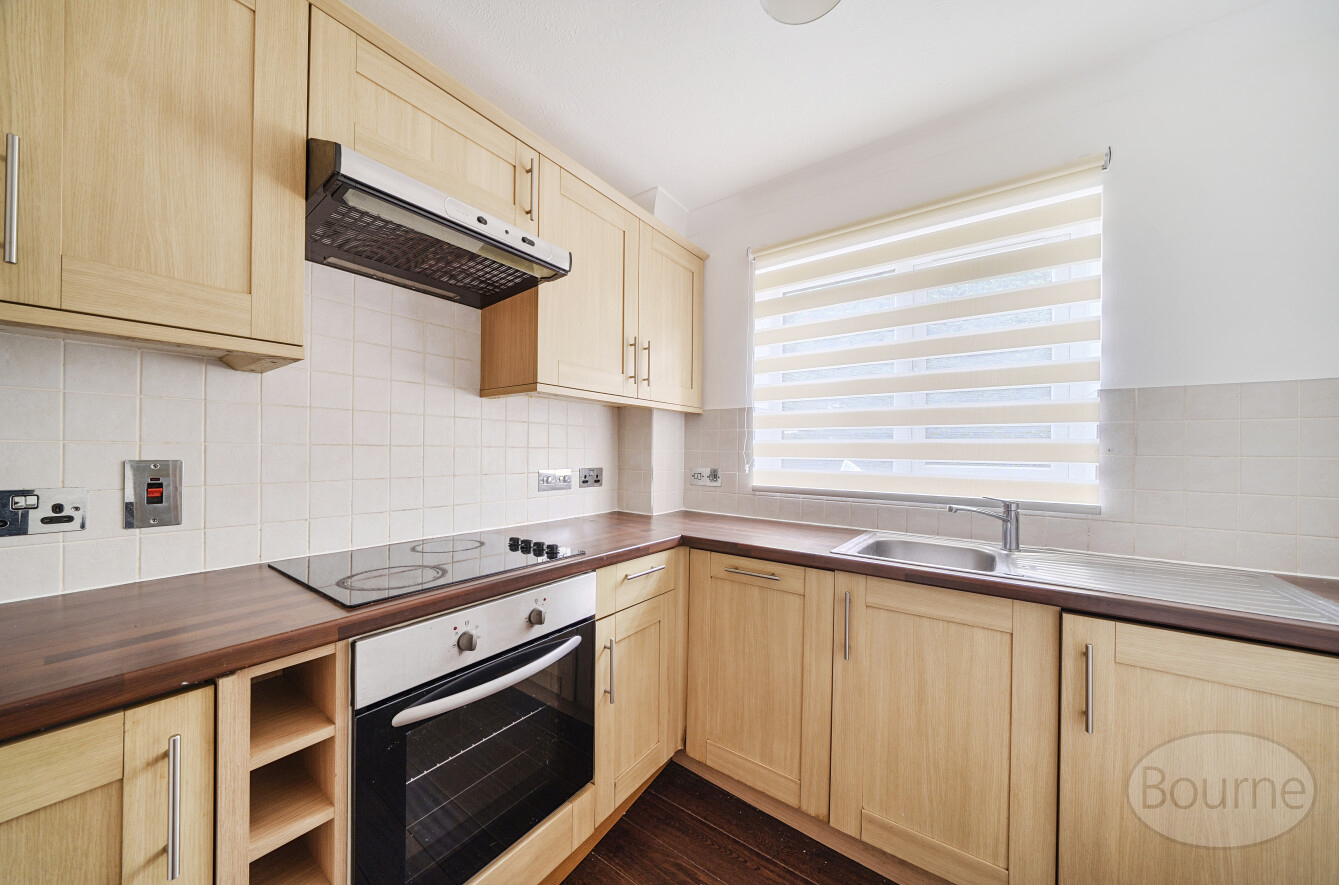 Farm Road, Esher, Surrey, KT10, photo 4