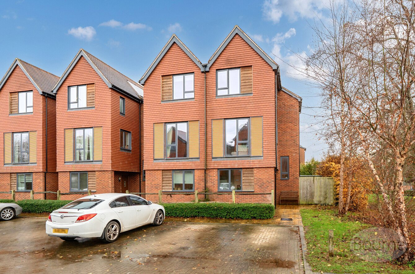 Bay Close, Godalming, Surrey, GU7